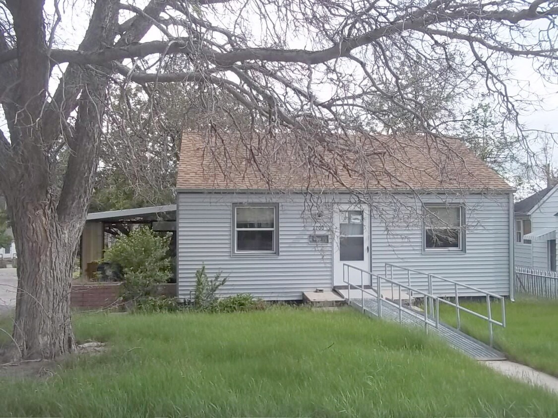 Primary Photo - 2200 Garrett St