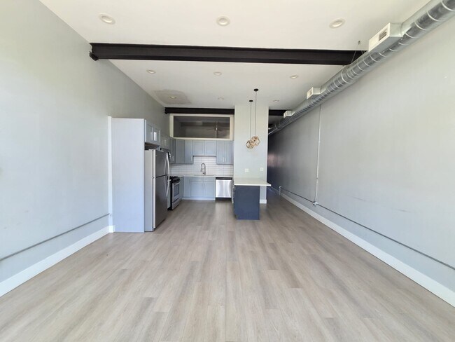 Foto del edificio - 2642 W Pratt Blvd