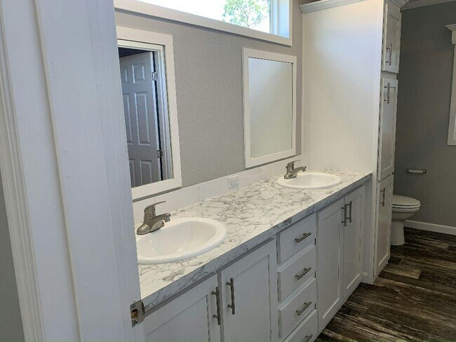 Foto del edificio - 419 Zeeland St