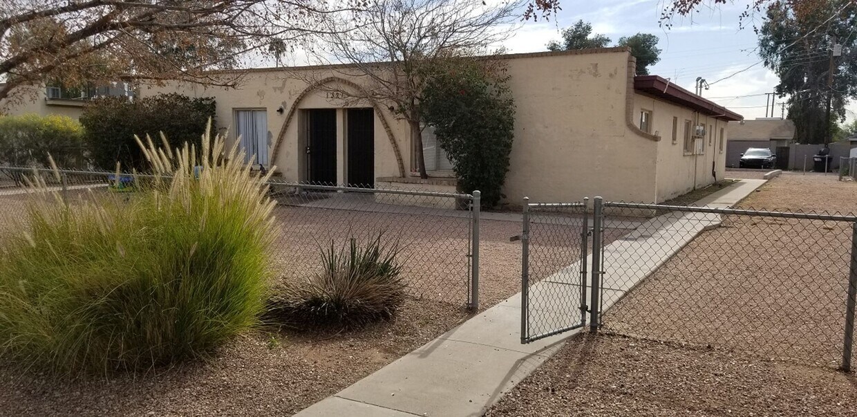 Foto principal - 1327 W. 5th St.