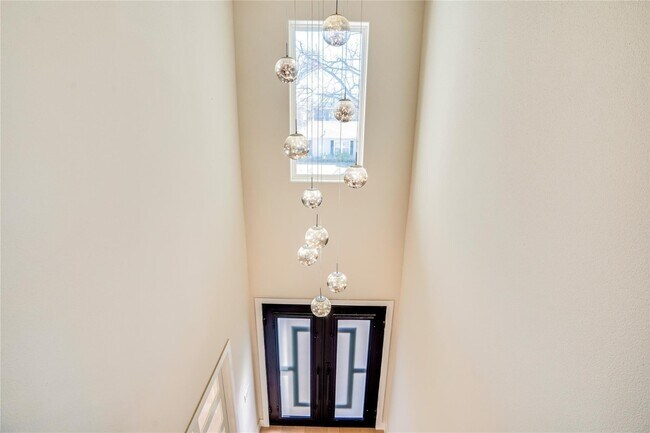 Foto del edificio - Open concept home with luxury finishes