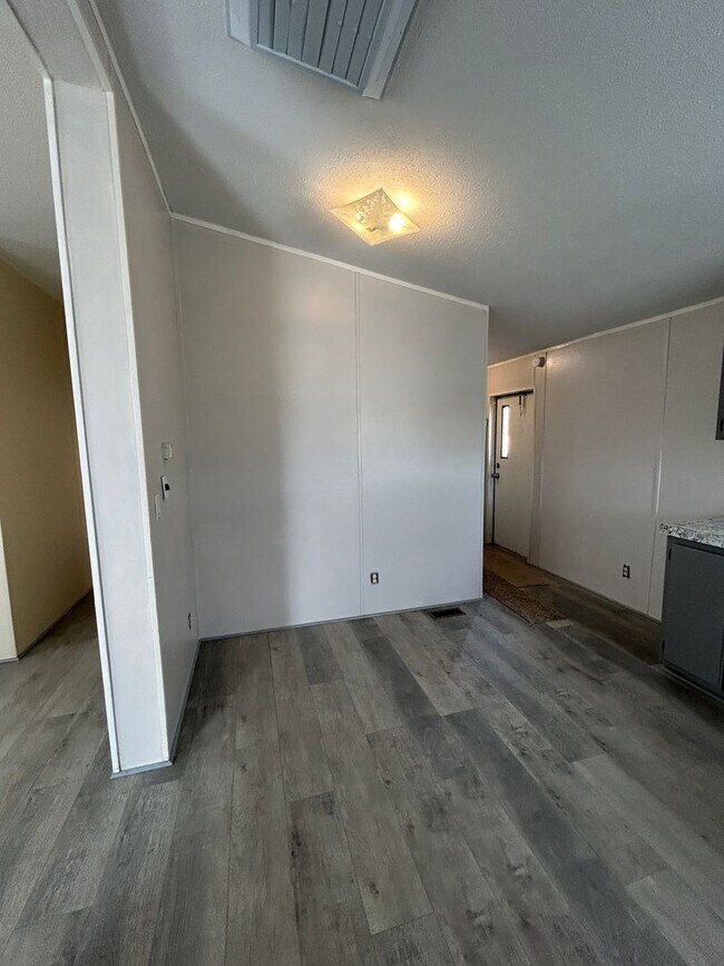 Foto del edificio - Upgraded 3 Bedroom 1 Bath Home