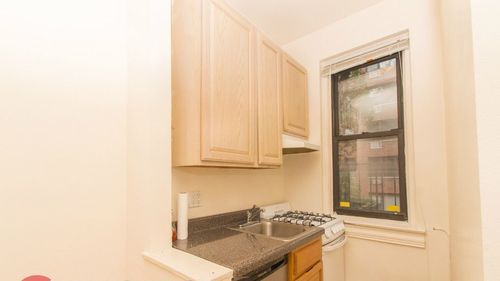 Building Photo - 333 E 53rd St