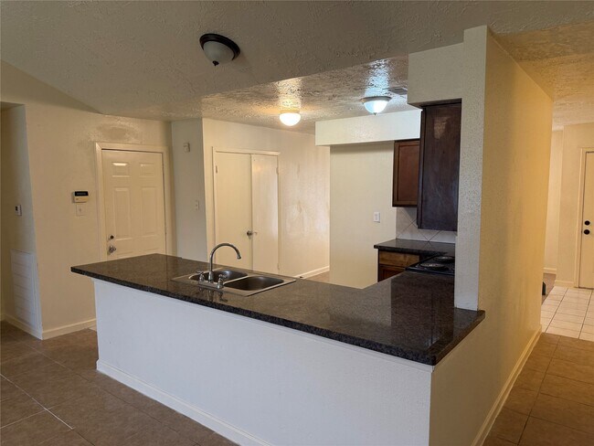 Foto del edificio - 8307 Bird Meadow Ln