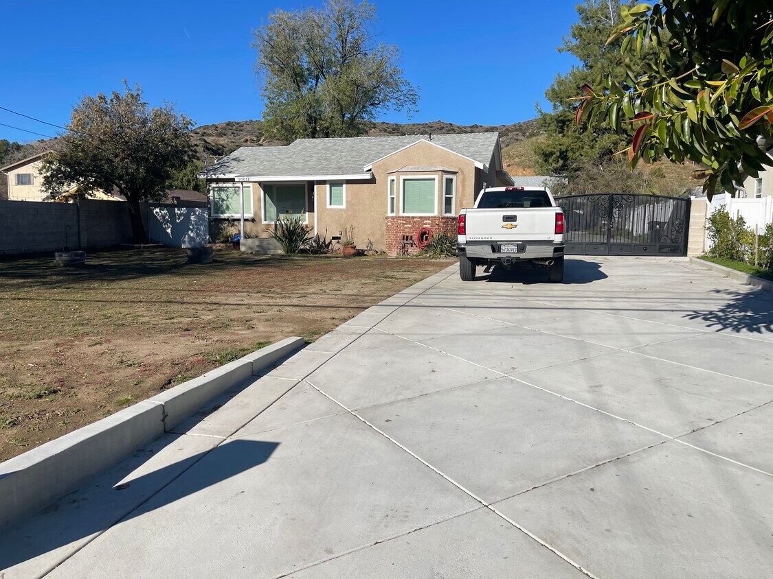 10011 La Tuna Canyon Rd, Sun Valley, CA 91352 House Rental in Sun