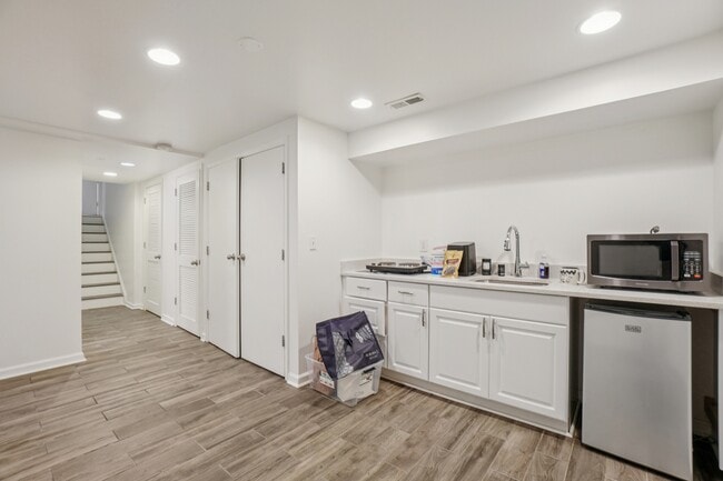 Foto del edificio - 2704 Rambler Ct