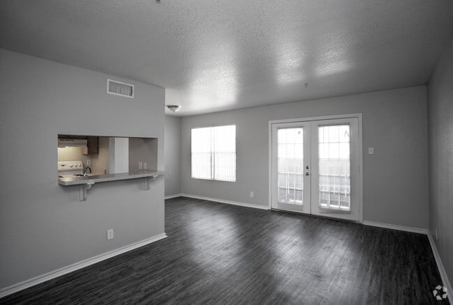 2Bd/2Bath - ReNew Hyde Park