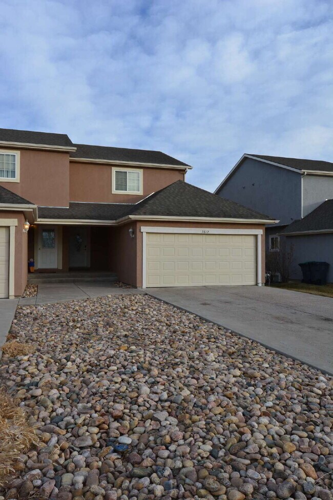 Foto del edificio - Charming Townhouse for Rent in Cheyenne, WY