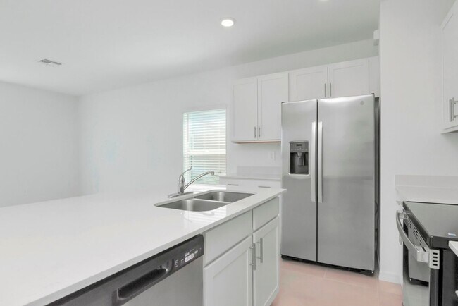 Foto del edificio - Brand-New 3BR/2.5BA Townhome in Lakewood Ranch — Internet, Trash & Lawn Care Included