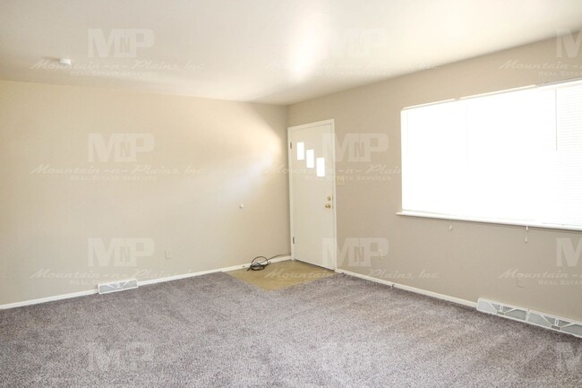 Building Photo - 616 N Frey Ave
