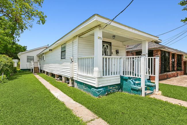 Building Photo - 1563 Foy St