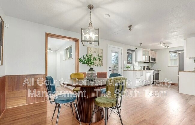 Foto del edificio - 1370 Upham St