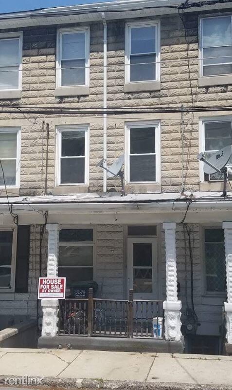 Primary Photo - 4 br, 1 bath Townhome - 449 Arlington St