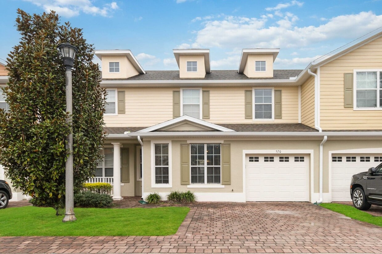 Beautiful Two Story 3/2.5 Town Home w/ Loft & Screened Porch in St. Cloud - Beautiful Two Story 3/2.5 Town Home w/ Loft & Screened Porch in St. Cloud