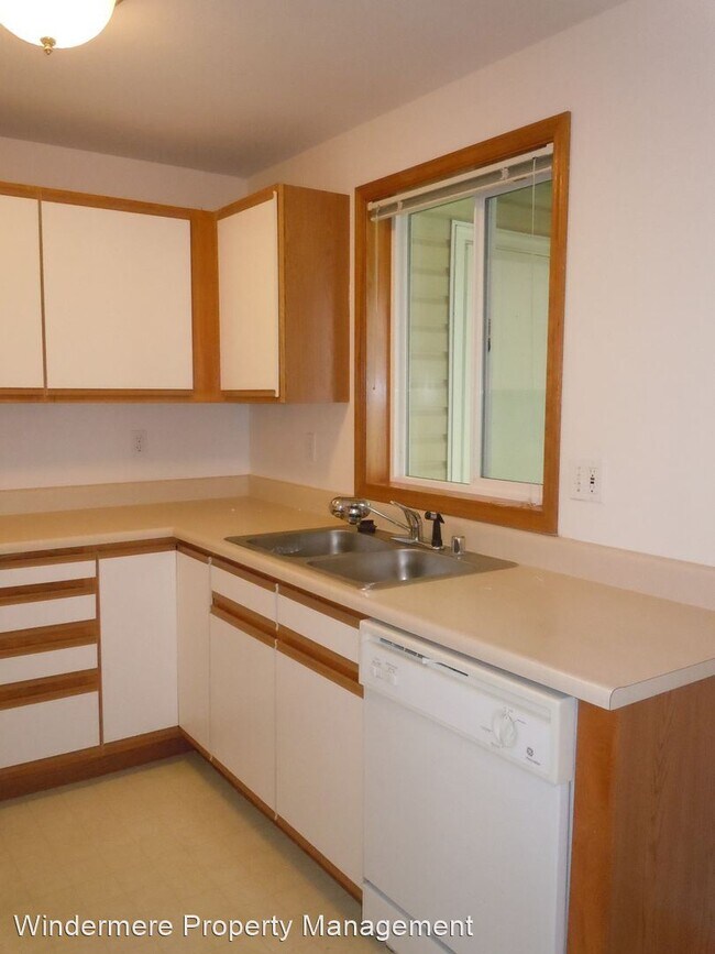 Building Photo - 2 br, 1.5 bath House - 4257 Wintergreen Ci...