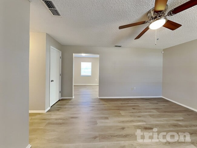 Building Photo - 6047 Calendar Ct E