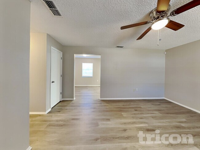 Foto del edificio - 6047 Calendar Ct E