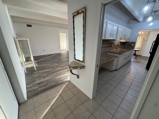 Building Photo - Great Candlewyck condo with and amazing view and lifestyle that can't be beat