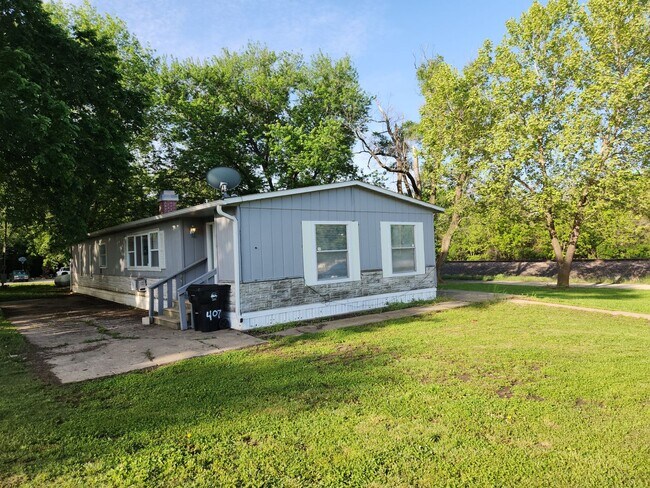 Foto del edificio - Spacious 3BR, 2BTH home in Washburn Rural School District