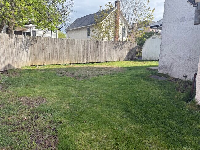 Foto del edificio - 1415 Diamond Ave