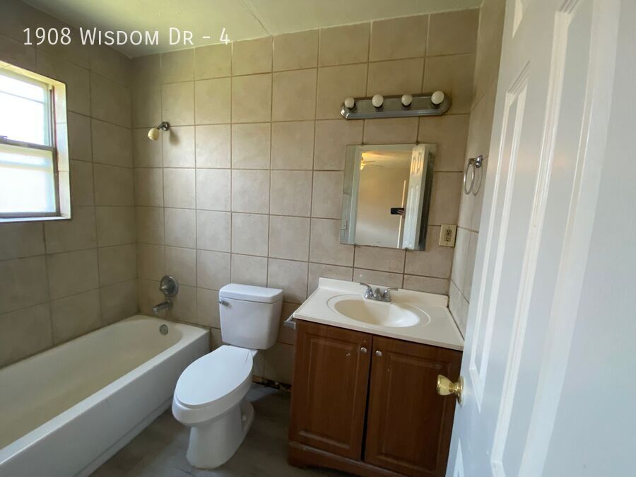 Foto del edificio - 1908 Wisdom Dr