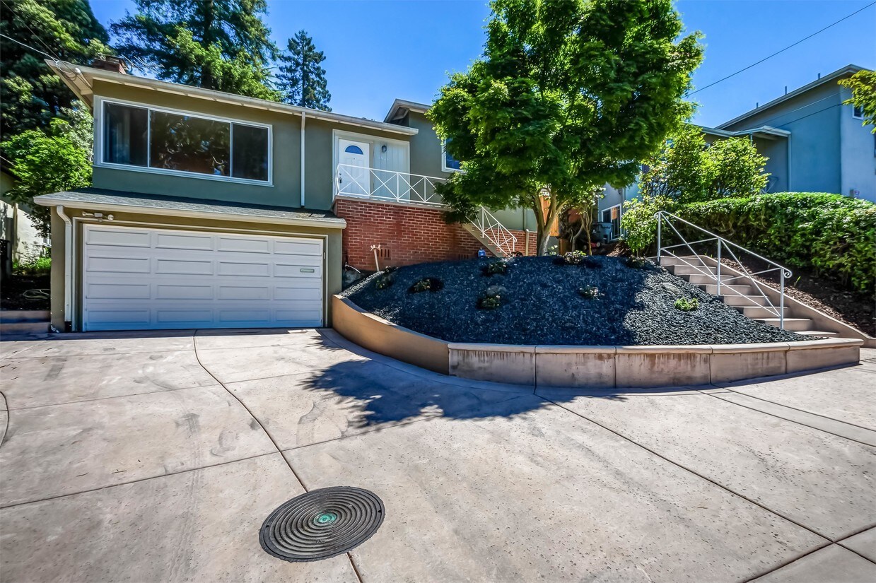 Foto principal - 1948 Oak Crest Dr