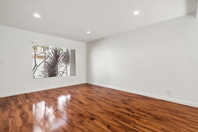 Foto del edificio - 212 W Grand Ave