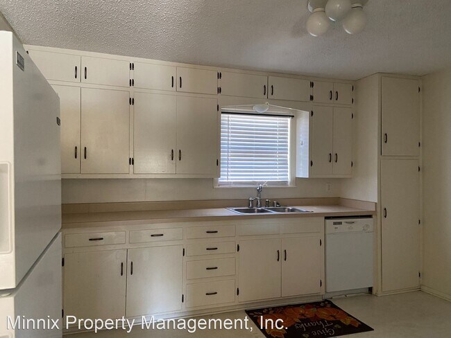 Foto del edificio - 2 br, 1 bath House - 117 E. 18th St.