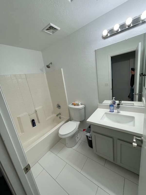 Foto del edificio - 1367 E 10th Pl