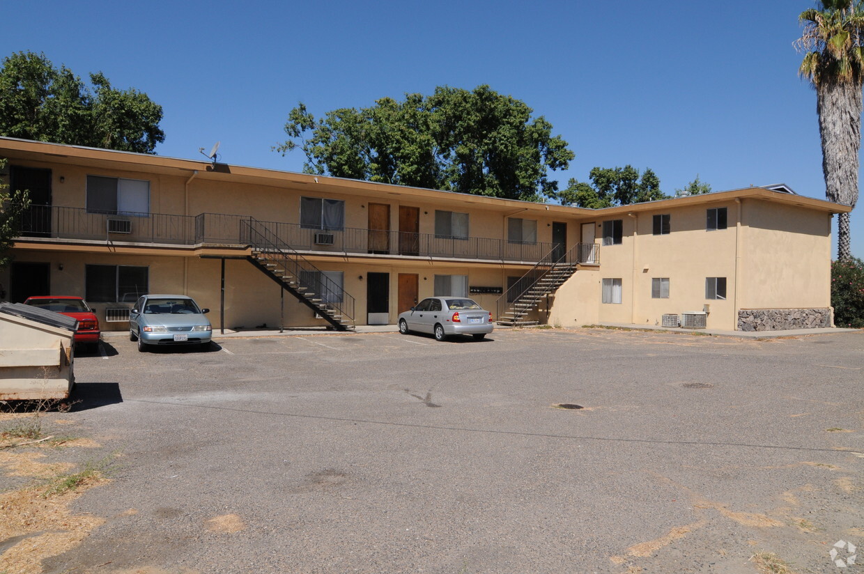 Building Photo - 1920 Sequoia St