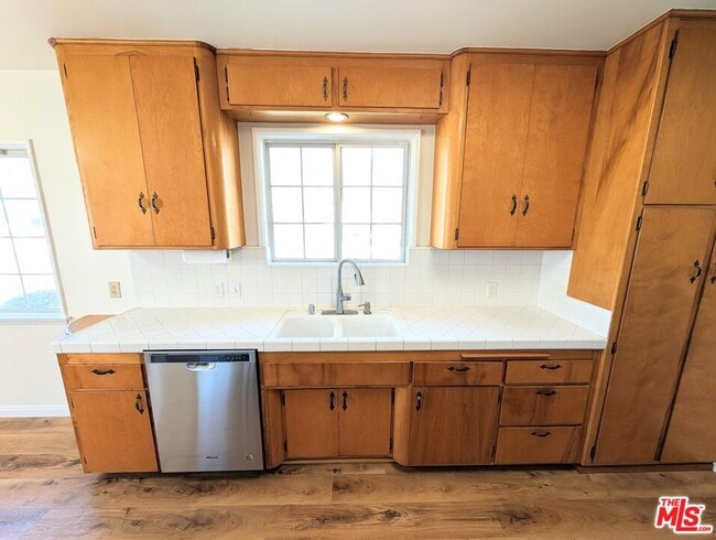 Foto del edificio - 324 E Benbow St