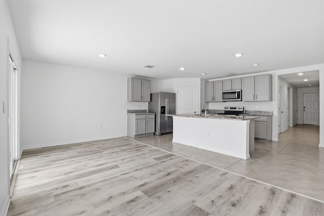 Building Photo - Avalon Woods in Newberry 4 bedroom 2 bath home