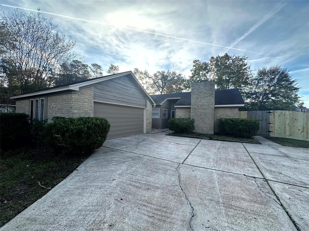 Primary Photo - 607 S Rivershire Dr