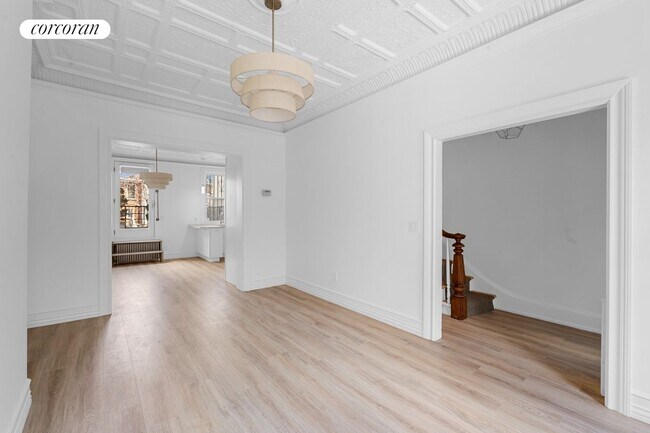 Building Photo - 355 7th St