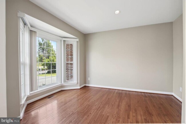 Foto del edificio - 11427 Potomac Oaks Dr