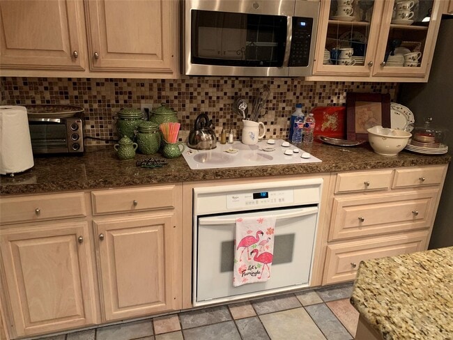 Foto del edificio - 1200 Western Ridge Dr
