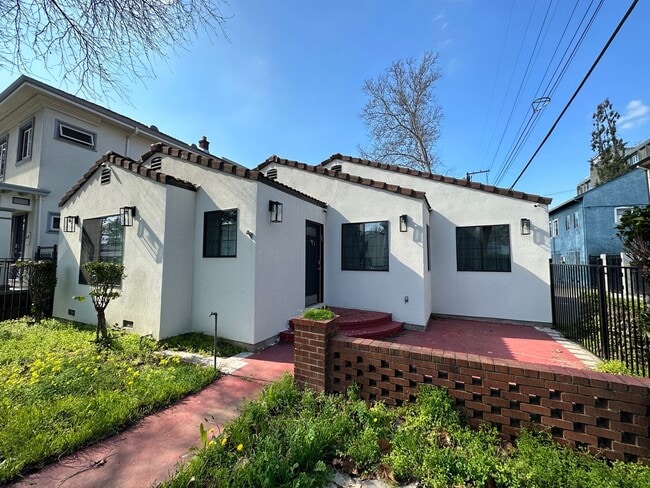 Building Photo - Gorgeous updated Midtown home!
