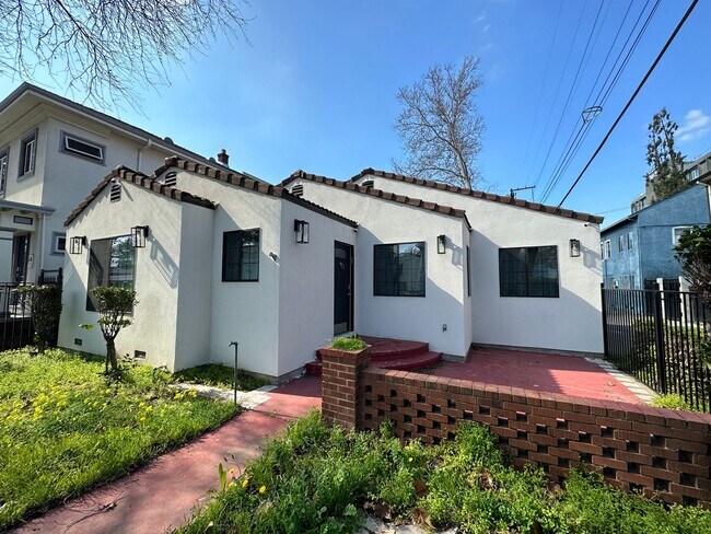 Foto del edificio - Gorgeous updated Midtown home!