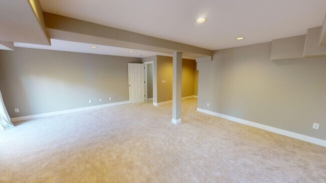 Foto del edificio - HUGE BONUS ROOM OR 4TH BEDROOMWOODHAVEN!!!...