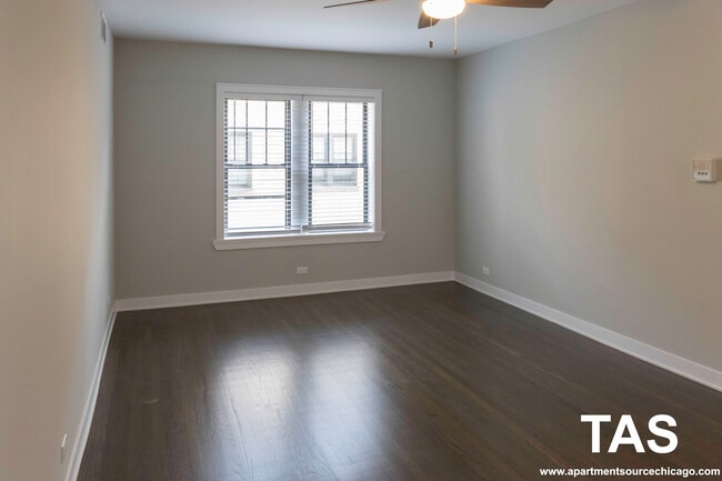 Building Photo - 1954 W Wilson Ave