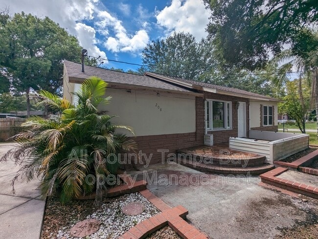 Building Photo - 208 W Kirby St