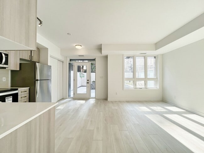 Photo du bâtiment - 4045-4045 Hickory Dr