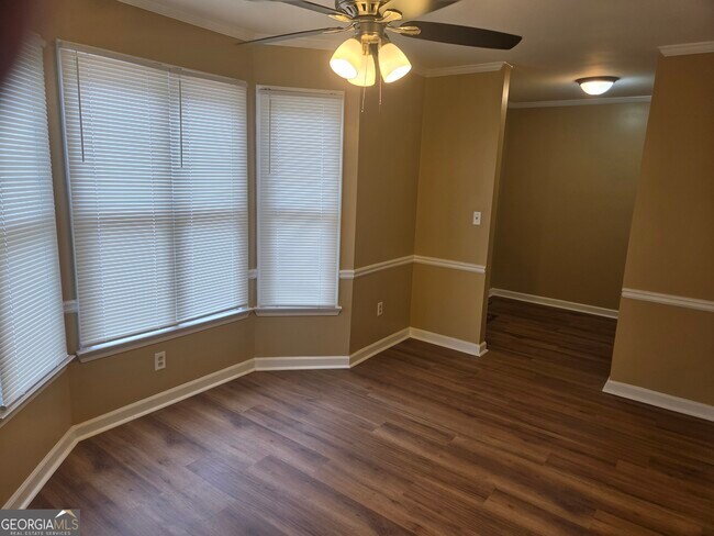 Building Photo - 5595 Wells Cir