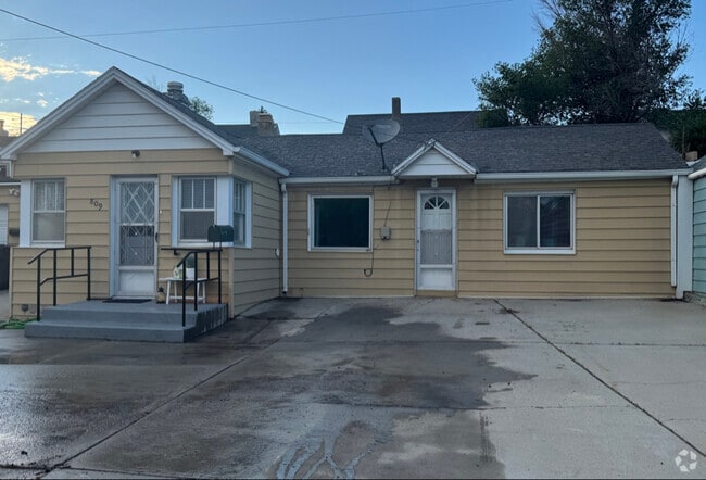 Building Photo - 809 Rugby Ave