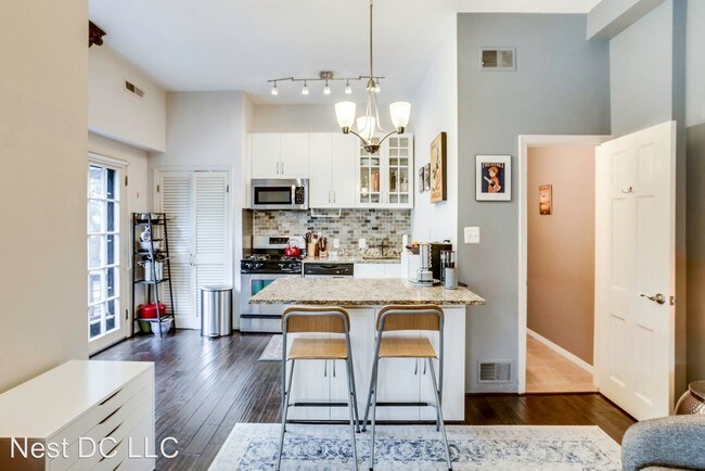 Building Photo - 2 br, 1.5 bath House - 3742 Jocelyn St NW