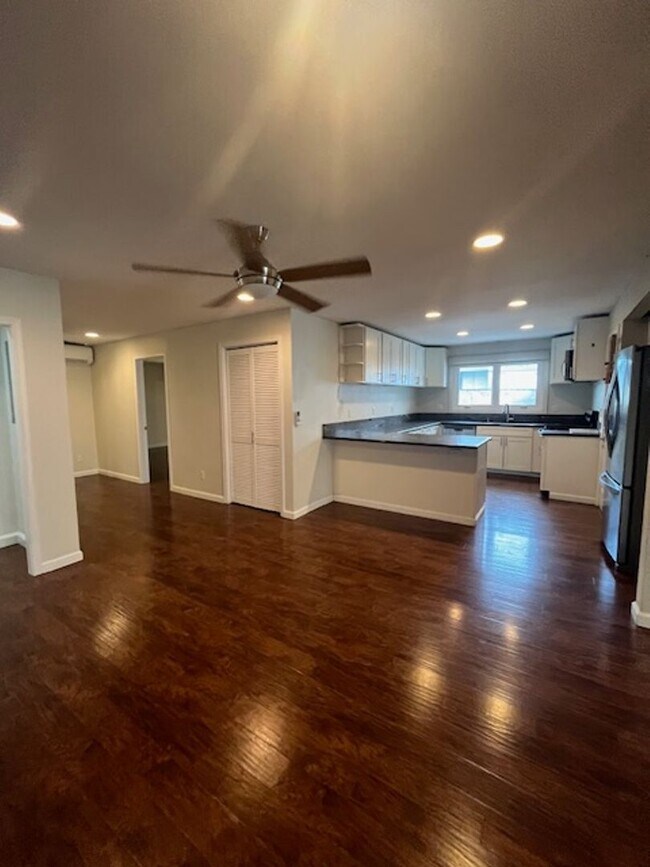 Photo - *PET FRIENDLY* - Large 4 bedroom/2 bath Ho... House