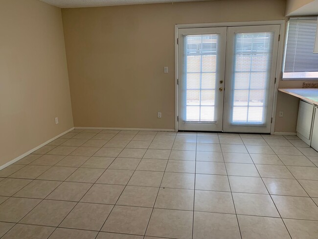 Building Photo - Wonderful 3 bedroom 2.5 bath Town Home in ...