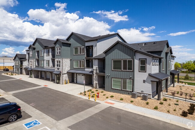 Building Photo - Savanna Nine Mile