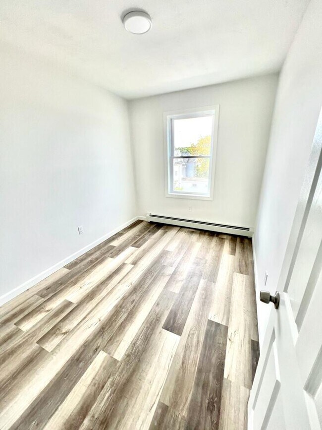 Building Photo - Brookside