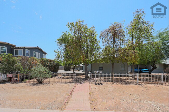 Foto del edificio - 1Bed/1Bath House at 32nd St/Thomas! Ready for Immediate Move-In! -- NO HOA!
